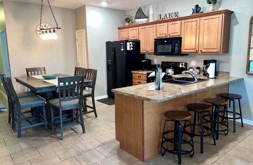 Hollister Condo | 3 BR, 2 Bath Upper Level Condo on Table Rock Lake, Dock Access and fireplace