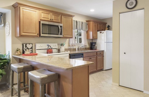 Indian Point Condo | 3 Min to SDC. Walkin 2BR,2 Bath. condo, beautiful view of TRL and the Ozark Mtns