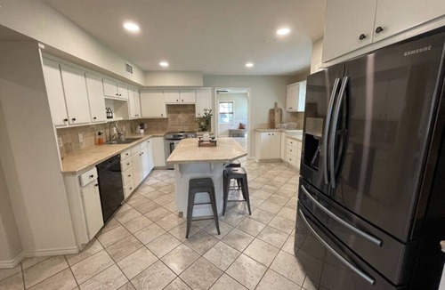 Bryan House | 3 Points Ranch - Large Group Retreat Sleeps 28