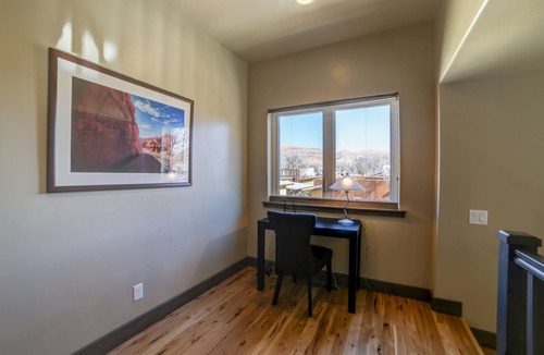 Moab House | 3B/2B Modern Downtown Moab Townhouse - Great Location