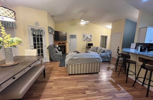 Rehoboth Beach Condo | 3BD-2BA 2nd flr Dreamy Rehoboth Beach Getaway