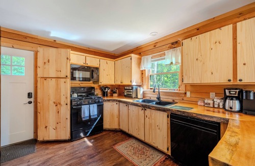 Jackson Cabin | 3Bed 3Bath Cabin Hot Tub Near North Conway #TheIntervaleCabin