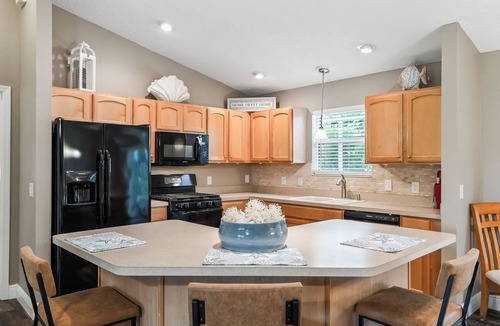 Liberty Park House | 3Br/2Ba Breezy Seashore w/Hot tub & Golf cart by David & Keilah