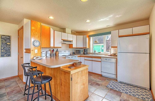 Copalis Beach House | 3BR Beachfront Home | Fireplace | Dogs OK