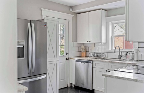 Cincinnati House | 3BR | Bunk Beds | Fireplace | Sleeps 8