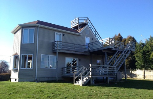 Little Compton House | 4 Bed 2 bath Short Walk to South Shore Beach