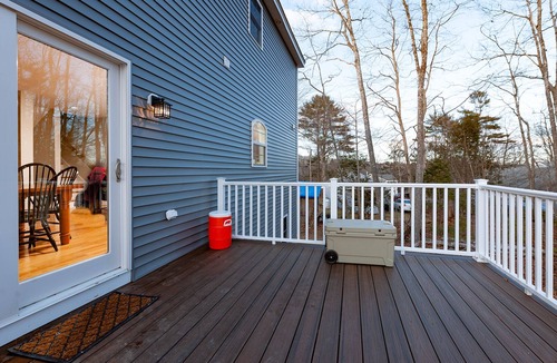 York Beach House | 4 bed 3 bath, Dog Friendly, ~5 minute walk to Long Sands beach bathhouse