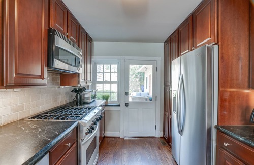 Downtown House | 4 Bedroom, 3 Bath Big Downtown Frederick home, w/Private Patio & fire table