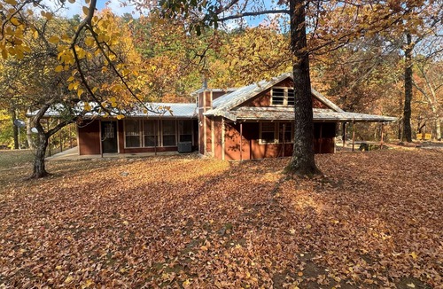 Board Camp Cabin | 4 bedroom/3 bath cabin, sleeps 17, Bear Den Cabin
