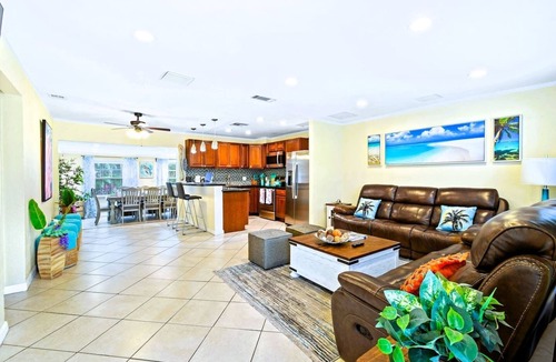 Palm Beach Gardens House | 4 BR | 2 KING BEDS | PRIVATE GUEST SUITE | FREE HEATED POOL | NEAR BEACHES, WATERPARK & PGA