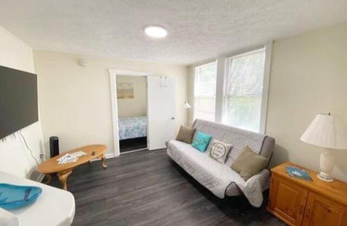 Old Orchard Beach Apartment | 4 min walk to the beach Large 1BD sleeps 4 Pets