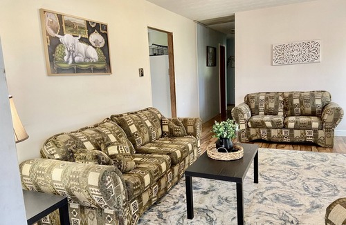 Old Fields House | 4 Minutes from Moorefield! Pet Friendly! 3 Bedroom!