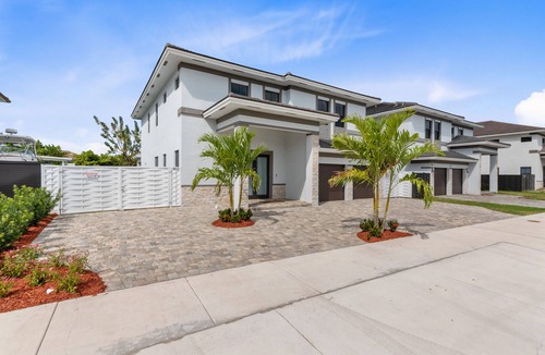 Kendall West Villa | 4BR/4BTH Miami Oasis: Stylish Retreat w/BBQ & Trampoline - Near Beach & Airport