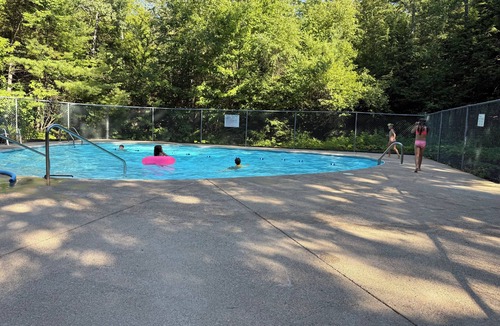 Bartlett Condo | 5 bdrm, 3 levels, 5 min Attitash Mt, 6 miles storyland, pool, a/c, grill