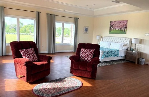 Purcellville Bed & Breakfast | 5BR Lakefront Estate w/Private Island Access/Entire House + Breakfast Included