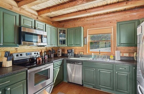 McGaheysville House | 5BR MOUNTAIN LODGE: 2MIN TO SLOPES, ARCADES FOOSBALL, GOLF WATERPARK, SLEEPS S14