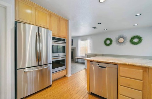 Green Valley North House | 5BR w/Pool & Pool Table - 9 mi to Strip!