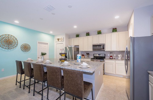 Loughman House | 5Star Resort/Clean and Safe/Mins to Parks/WaterPark/Arcade/Bar/Gym/Golf/AC/WiFi