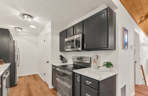 Massanutten House | 6BR Designer Home in Massanutten with Hot Tub, Sauna