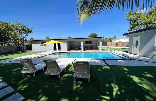 Olympia Heights House | 6BR Miami Waterfront Villa with Heated Pool