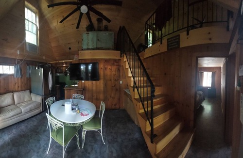South Casco Cottage | ⁷Tranquil Sandy beach, launch, dock, lawn games and firepit.