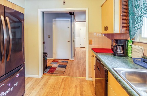Queensbury Cottage | 9 Mi to Lake George Village: Home in Queensbury