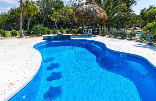 Sugarloaf Key House | 9BR Estate | 3 Homes/2 Pools/Hot tub -30 Min to KW