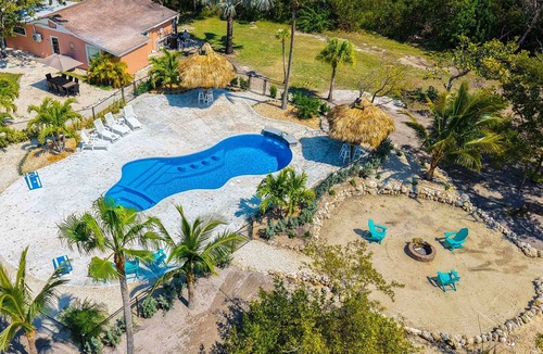 Sugarloaf Key House | 9BR Estate | 3 Homes/2 Pools/Hot tub -30 Min to KW