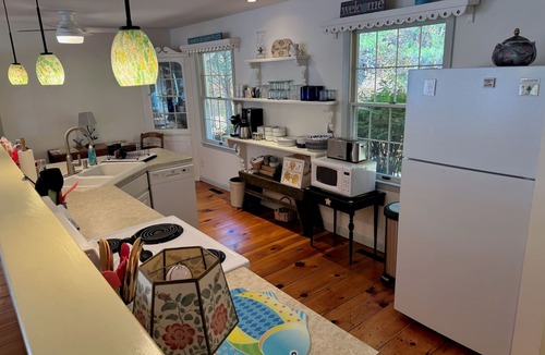 Newcastle Cottage | A Charming Waterfront Cottage with Touches of Elegance