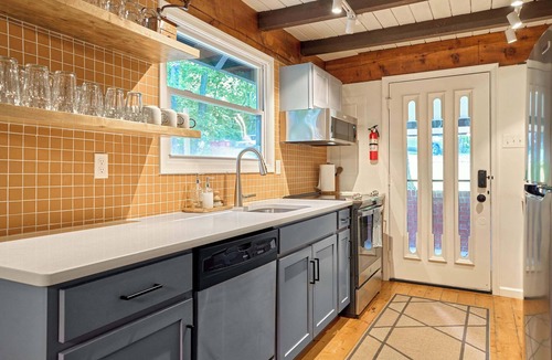Millville House | A Frame~ Shenandoah Escape~ Fire Pit~ Hot tub~ BBQ