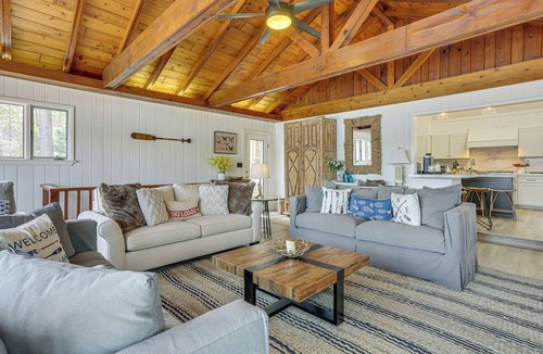 Town of Lumberland House | A-Frame Waterfront Escape on Lochada Lake