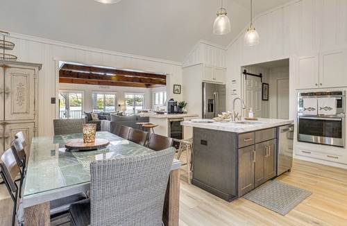 Town of Lumberland House | A-Frame Waterfront Escape on Lochada Lake