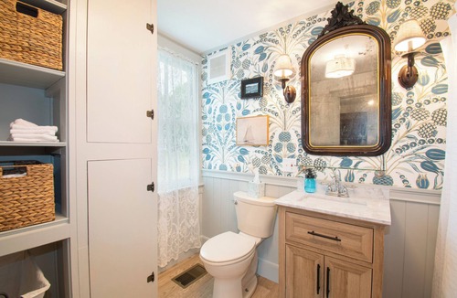 Dresden House | A historic, charming farmhouse in the heart of Midcoast Maine!