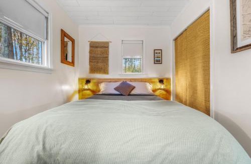 Great Cacapon House | A Humble Abode - - Pet Friendly, Fire Pit, Deck, Grill, Wood Stove, Games, Wifi, 6 acres