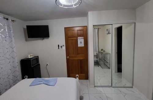Little Havana Bed & Breakfast | A Nice Private Bedroom and Bathroom in Centrally-Located Miami with AC e2