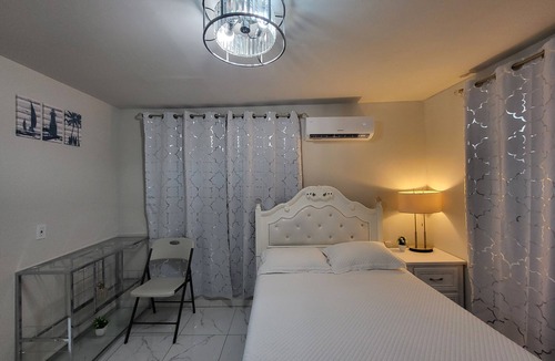 Little Havana Bed & Breakfast | A Nice Private Bedroom and Bathroom in Centrally-Located Miami with AC e2