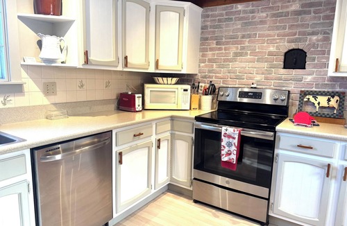 Yarmouth House | A Waterfront Retreat with Private Deep Water Dock. Dogs allowed upon request