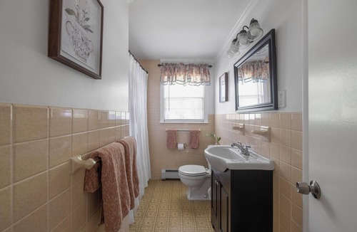 Kennebunk House | 'A Wave From It All Bungalow' serene 3-bed near beaches. Perfect for families