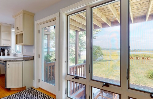 Pine Point House | A Wave from it All
