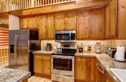 Wilson Cabin | Abode at Moosehead Cabin, walk to skiing, hot tub