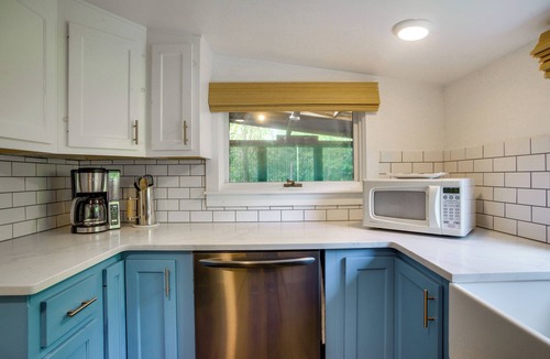 Centerville Cottage | Access to Centerville's Resident Beaches! Cozy Gem