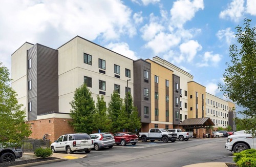 Warrendale Apartment | Accessible Qn Studio | Pool + Breakfast Included