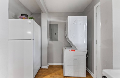 Fredericksburg Apartment | Affordable 2BR/1BA, Walk to Mary Washington, No Cleaning Fee, Pet-Friendly!