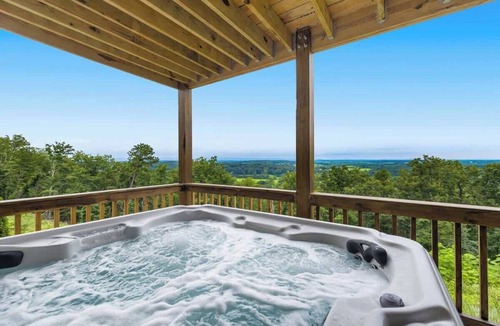 Front Royal Cottage | All-Inclusive 4BR | Mountain Views | Hot Tub