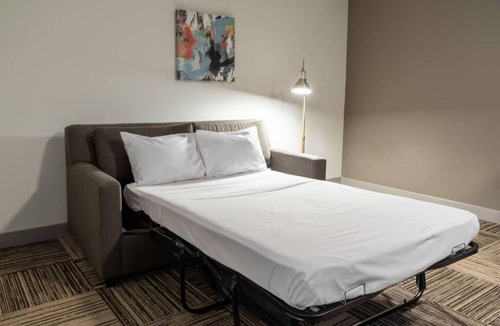 North Little Rock Hotel | All-Season Fun: Heated Pool, Close to Dickey-Stephens Park & River Market.