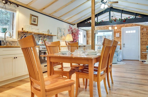 Chocorua Cabin | All-Season Getaway in Tamworth: Pets Welcome!