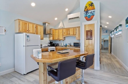 Old Orchard Beach Cottage | Alluring 2-Bedroom Cottage in Delightful Old Orchard Beach with WiFi, AC
