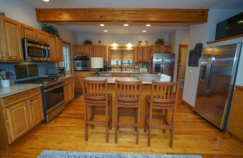 Thayerville House | AMAZING LAKE FRONT 7 BR Home, Hot Tub, Fire Pit, Dock, Pool Table, NEW FIRE PIT