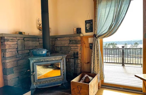 Oxford Cabin | Amazing Lake View~Wood Stove~Deck~Outdoor Shower