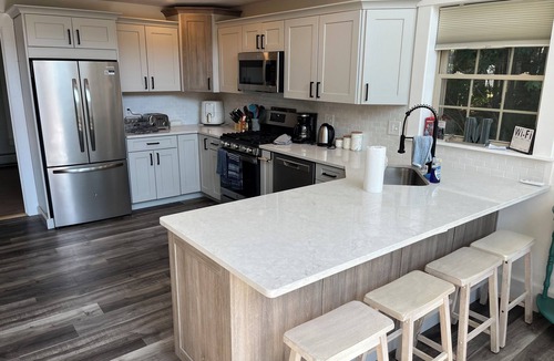 East Wakefield House | AMAZING LAKEFRONT HOUSE WITH PRIVATE DOCK, PRIVATE BEACH, 4 BEDROOMS, SLEEPS 12+